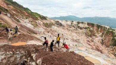 Κονγκό:-200-νεκροί-από-κατάρρευση-ορυχείου-όπου-οι-ντόπιοι-σκάβουν-ακόμα-και-με-τα-χέρια-για-μερικά-δολάρια