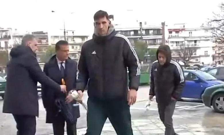 Αντιπροσωπεία-του-μπασκετικού-Παναθηναϊκού-στην-Τούμπα-για-να-τιμήσει-τους-αδικοχαμένους-οπαδούς-του-ΠΑΟΚ