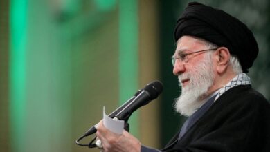 Ιράν:-«Μια-αμερικανική-επίθεση-θα-πυροδοτούσε-περιφερειακό-πόλεμο»-προειδοποιεί-ο-Αλί-Χαμενεΐ