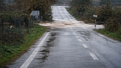Κλείνει-δρόμος-στα-Μεγάλα-Καλύβια-λόγω-πλημμυρών