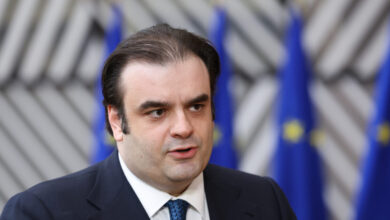 Πιερρακάκης:-Αυξήσεις-στους-μισθούς-από-σήμερα-για-1-εκατ.-εργαζομένους-του-ιδιωτικού-τομέα-–-Νέες-παροχές-στη-ΔΕΘ