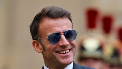 maison-henry-jullien,-η-μικρή-γαλλική-εταιρεία-πίσω-από-τα-«top-gun»-γυαλιά-του-Μακρόν:-10-άτομα-φτιάχνουν-1.000-ζευγάρια-τον-χρόνο