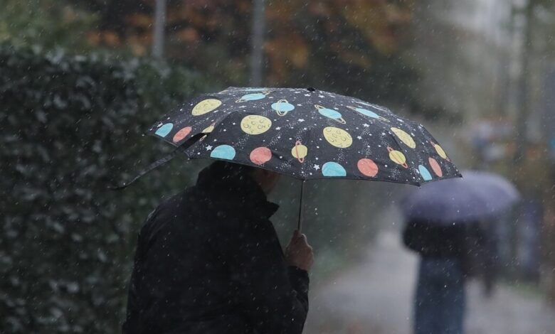 Κακοκαιρία:-Παραμένουν-οι-καταιγίδες-σε-5-περιοχές-πριν-εξασθενήσουν-το-μεσημέρι-–-191,2-χιλιοστά-βροχής-έπεσαν-στη-Ζαγορά