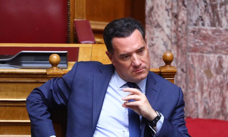 Άδωνις-Γεωργιάδης-για-Ζωή-Κωνσταντοπούλου:-Μου-έκανε-μήνυση-πριν-τα-μεσάνυχτα-για-να-μη-μπορώ-να-τη-μηνύσω