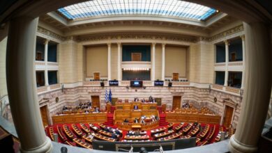 Αναθεώρηση-του-Συντάγματος:-Ξεκινούν-οι-εσωκομματικές-διεργασίες,-οι-κοινοβουλευτικές-διαδικασίες-που-προβλέπονται