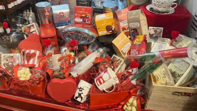 Η-βιτρίνα-του-coffeeway-στα-Τρίκαλα…-μυρίζει-αγάπη