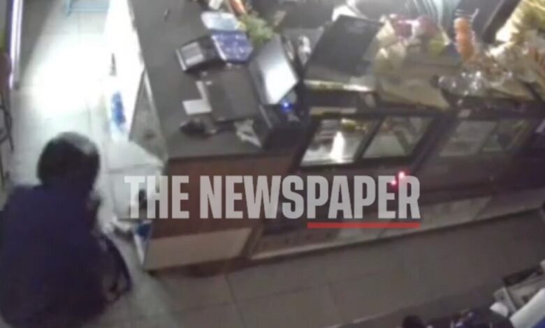 Βόλος:-Θρασύτατος-ληστής-σπάει-τζαμαρία-και-εισβάλει-σε-καφετέρια