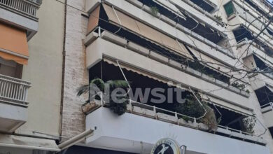 Παλιό-Φάληρο:-Σοβάδες-έπεσαν-για-τρίτη-φορά-από-πολυκατοικία-στο-πεζοδρόμιο-κεντρικού-δρόμου