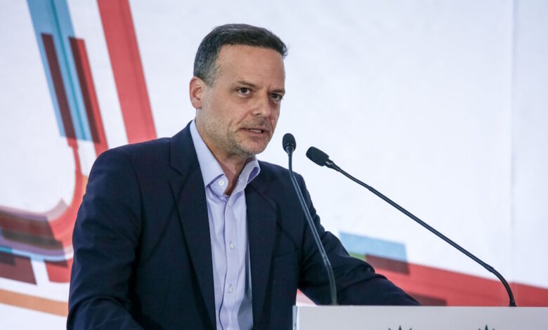 Δεν-έχει-τέλος-η-φαγωμάρα-στο-ΠΑΣΟΚ:-Νέες-αιχμές-Χάρη-Δούκα-σε-εκδήλωση-με-υποστηρικτές-του-από-όλη-την-Ελλάδα