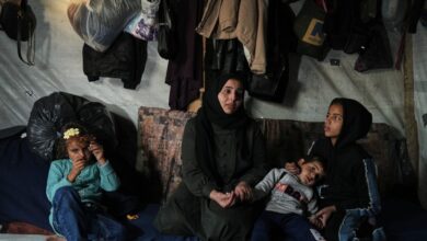 Με-δάκρυα-στα-μάτια,-επέστρεψαν-οι-πρώτοι-Παλαιστίνιοι-στη-Γάζα-από-την-Αίγυπτο