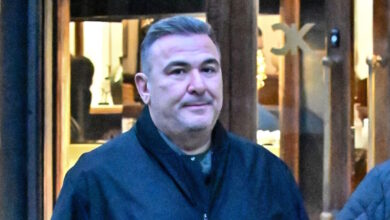 Αντώνης-Ρέμος:-«Όλα-καλά»-είπε-ο-τραγουδιστής-για-την-περιπέτεια-υγείας-και-τη-νοσηλεία-της-μητέρας-του