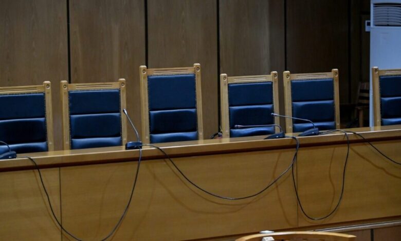 Θεσσαλονίκη:-12-μήνες-με-αναστολή-στην-57χρονη-που-δάγκωσε-το-αυτί-του-συντρόφου-της-για-μια-γάτα