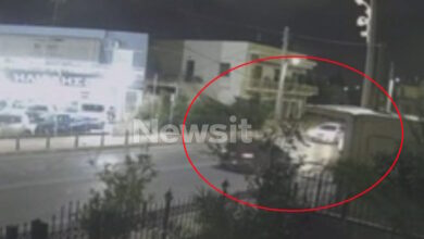 Νέα-Πέραμος:-Βίντεο-ντοκουμέντο-με-το-αυτοκίνητο-των-εκτελεστών-να-περνά-δίπλα-από-περιπολικό-μετά-την-αρπαγή-του-27χρονου