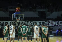 ΠΑΟΚ-–-Σπόρτινγκ:-Συγκίνηση-στην-Πυλαία,-οι-παίκτες-των-ομάδων-τίμησαν-τη-μνήμη-των-οπαδών-που-σκοτώθηκαν-στη-Ρουμανία