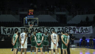 ΠΑΟΚ-–-Σπόρτινγκ:-Συγκίνηση-στην-Πυλαία,-οι-παίκτες-των-ομάδων-τίμησαν-τη-μνήμη-των-οπαδών-που-σκοτώθηκαν-στη-Ρουμανία