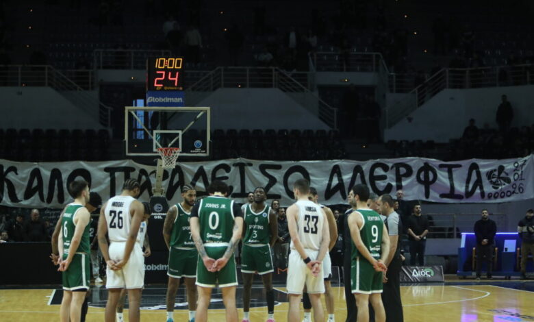 ΠΑΟΚ-–-Σπόρτινγκ:-Συγκίνηση-στην-Πυλαία,-οι-παίκτες-των-ομάδων-τίμησαν-τη-μνήμη-των-οπαδών-που-σκοτώθηκαν-στη-Ρουμανία