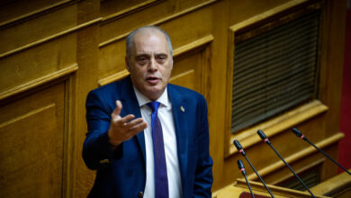 Καιρίδης-σε-Βελόπουλο:-Είστε-πρόβλημα-αντεθνικό-και-ανθελληνικό-–-Πυρ-ομαδόν-από-την-αντιπολίτευση-για-την-τραγωδία-στη-Χίο