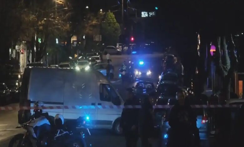 Παγκράτι:-Λήξη-συναγερμού-για-σακούλα-έξω-από-τράπεζα-–-Περιείχε-σκουπίδια-και-όχι-εκρηκτικό-μηχανισμό