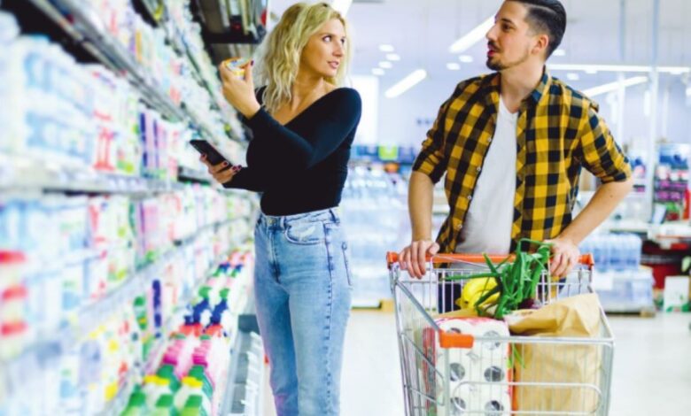 «Στενάζουν»-τα-ελληνικά-νοικοκυριά-από-την-ακρίβεια-και-τα-χαμηλά-εισοδήματα-–-Τελειώνουν-τα-χρήματα-στις-18-του-μήνα