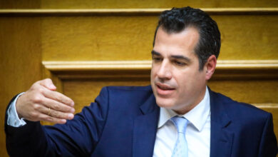 Πλεύρης-για-μεταναστευτικό:-Σκληρότερη-γραμμή-κατά-διακινητών,-φυλάκιση-ή-επαναπατρισμός-για-όσους-απορρίπτεται-το-άσυλο