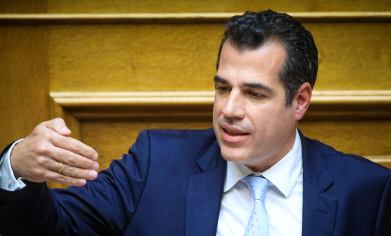 Πλεύρης-για-μεταναστευτικό:-Σκληρότερη-γραμμή-κατά-διακινητών,-φυλάκιση-ή-επαναπατρισμός-για-όσους-απορρίπτεται-το-άσυλο