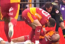 Ανατριχιαστική-εναέρια-σύγκρουση-στο-Γαλατάσαραϊ-–-Ινσταμπούλσπορ,-ο-Γιλμάζ-έτρεξε-και-τράβηξε-τη-γλώσσα-του-Κουτουτσού