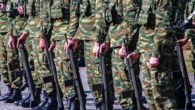 Συνέλαβαν-στρατιωτικό-μέσα-σε-στρατόπεδο-–-Κατηγορείται-για-μετάδοση-μυστικών-πληροφοριών-σε-τρίτους