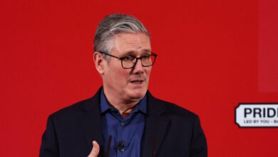 Ο-Στάρμερ-απολογήθηκε-που-διόρισε-πρέσβη-στις-ΗΠΑ-έναν-στενό-φίλο-του-Τζέφρι-Επστάιν:-«Ζητώ-συγνώμη-από-τα-θύματα»