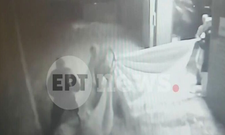 Κορωπί:-Αστυνομικός-διέσωσε-ηλικιωμένο-ζευγάρι-από-τα-ορμητικά-νερά-–-«Δεν-σας-αφήνω»