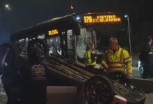 Βίντεο-από-το-τροχαίο-λεωφορείου-με-αυτοκίνητο-στον-Σκαραμαγκά-–-Ένας-σοβαρά-τραυματίας