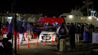 Χίος:-Αναπάντητα-τα-ερωτήματα-για-την-τραγωδία-με-τους-15-νεκρούς-μετανάστες-–-Με-βαρύτατες-κακώσεις-ανασύρθηκαν-τα-θύματα