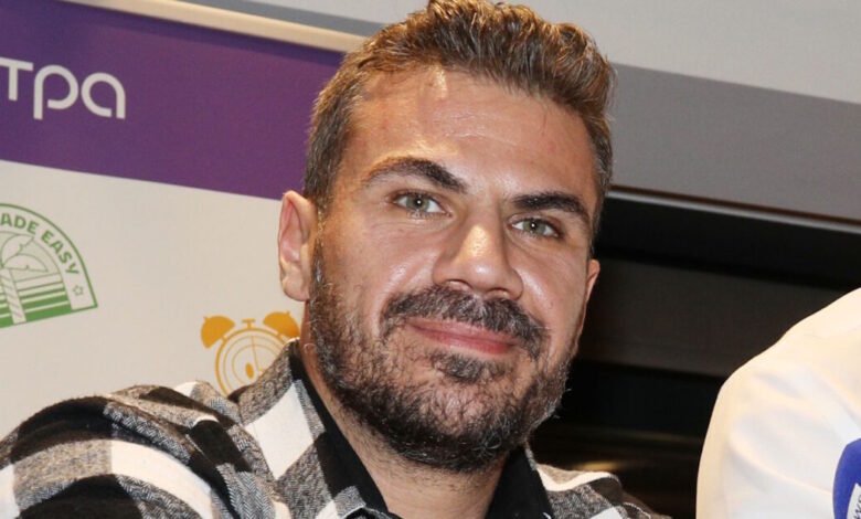 Ο-Άκης-Πετρετζίκης-έπεσε-από-άλογο-και-ράγισε-το-πλευρό-του:-«Ο-πόνος-είναι-αφόρητος»