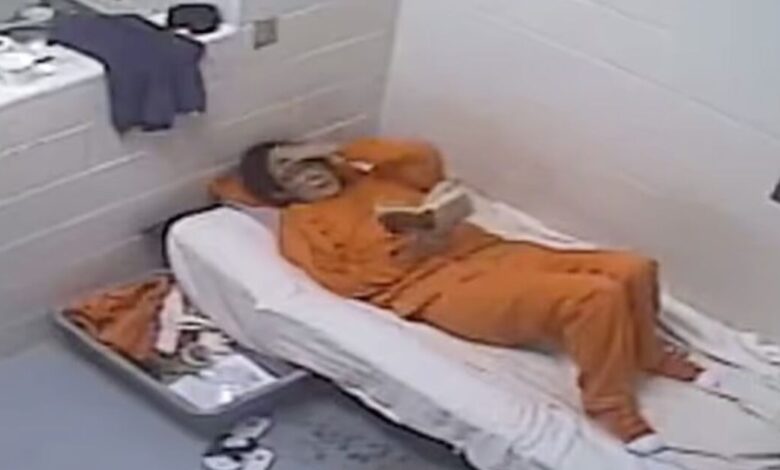 Βίντεο-με-την-Γκισλέιν-Μάξγουελ-μέσα-στο-κελί-της-φυλακής-–-Νέο-οπτικό-υλικό-από-τους-φακέλους-Επστάιν