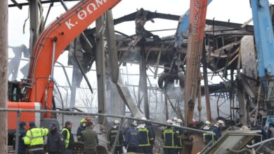 Βιολάντα:-Στο-«σημείο-μηδέν»-της-έκρηξης-εστιάζουν-οι-αρχές-–-Συλλέγουν-δείγματα-από-το-μολυσμένο-χώμα-και-το-οξειδωμένο-δίκτυο