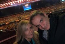 Ο-Κυριάκος-Μητσοτάκης-με-τη-σύζυγό-του-Μαρέβα-στην-έναρξη-των-Χειμερινών-Ολυμπιακών-Αγώνων