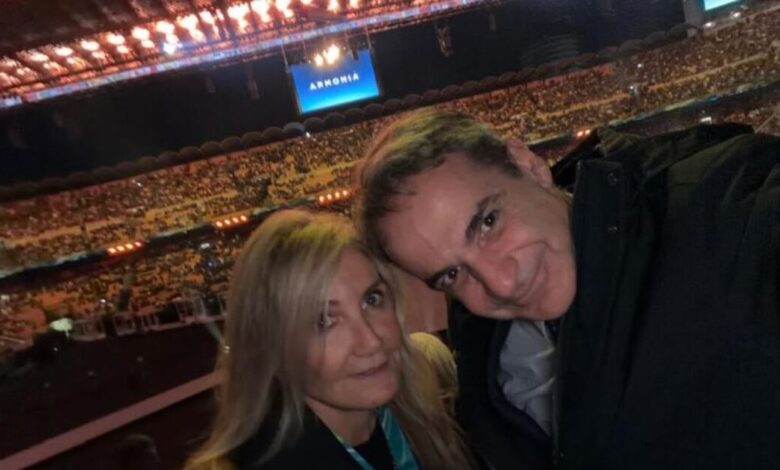 Ο-Κυριάκος-Μητσοτάκης-με-τη-σύζυγό-του-Μαρέβα-στην-έναρξη-των-Χειμερινών-Ολυμπιακών-Αγώνων