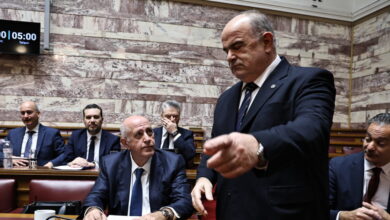 ΠΑΣΟΚ:-Αντιπαράθεση-Καββαθά-και-Χρηστίδη-στη-Βουλή-για-τις-συλλογικές-συμβάσεις-–-«Μειώνετε-τους-μικρομεσαίους-με-όσα-λέτε»