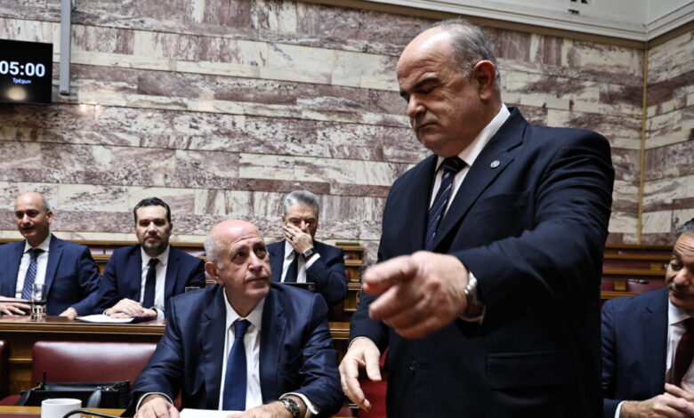 ΠΑΣΟΚ:-Αντιπαράθεση-Καββαθά-και-Χρηστίδη-στη-Βουλή-για-τις-συλλογικές-συμβάσεις-–-«Μειώνετε-τους-μικρομεσαίους-με-όσα-λέτε»