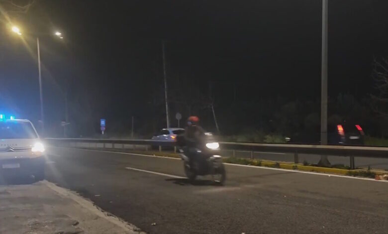 Παράσυρση-πεζού-από-μηχανή-στη-λεωφόρο-Μαραθώνος-–-Δύο-τραυματίες,-βίντεο-από-το-σημείο