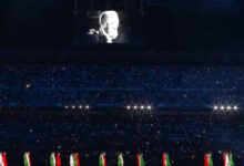 Χειμερινοί-Ολυμπιακοί-Αγώνες:-Φόρος-τιμής-στον-Τζόρτζιο-Αρμάνι-στην-τελετή-έναρξης-–-Μοντέλα-έκαναν-πασαρέλα-φορώντας-δημιουργίες-του