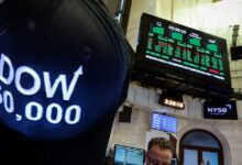 o-dow-jones-για-πρώτη-φορά-στην-ιστορία-του-ξεπέρασε-τις-50.000-μονάδες:-Πανηγυρίζει-ο-Τραμπ