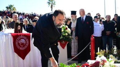 Ολυμπιακός:-Τελέστηκε-το-μνημόσυνο-για-τα-θύματα-της-Θύρας-7-παρουσία-Βαγγέλη-Μαρινάκη-και-όλης-της-ερυθρόλευκης-οικογένειας