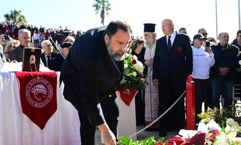 Ολυμπιακός:-Τελέστηκε-το-μνημόσυνο-για-τα-θύματα-της-Θύρας-7-παρουσία-Βαγγέλη-Μαρινάκη-και-όλης-της-ερυθρόλευκης-οικογένειας