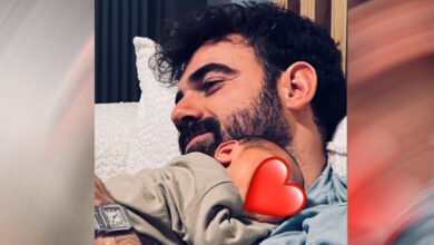 Ο-Νίκος-Πολυδερόπουλος-φωτογραφήθηκε-κρατώντας-αγκαλιά-τον-νεογέννητο-γιο-του