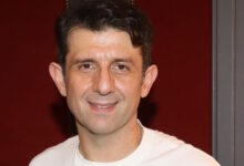 Μιχάλης-Οικονόμου:-Η-πρώτη-φορά-που-είδα-τον-γιο-μας-όταν-τον-πήραμε-από-το-ίδρυμα-ήταν-από-τις-πιο-συνταρακτικές-στιγμές-στη-ζωή-μου