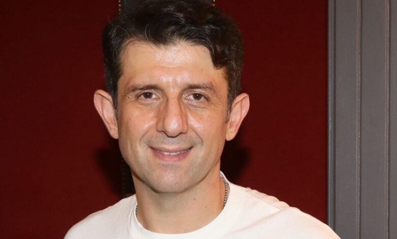 Μιχάλης-Οικονόμου:-Η-πρώτη-φορά-που-είδα-τον-γιο-μας-όταν-τον-πήραμε-από-το-ίδρυμα-ήταν-από-τις-πιο-συνταρακτικές-στιγμές-στη-ζωή-μου