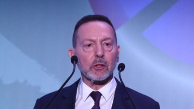 Στουρνάρας-στο-bloomberg:-Η-ΕΚΤ-παρακολουθεί-την-άνοδο-του-ευρώ,-αλλά-η-ανατίμηση-δεν-είναι-δραματική