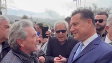 Ο-Άδωνις-Γεωργιάδης-«τα-βάζει»-με-διαδηλωτές-σε-Λευκάδα-και-Άργος-που-διαμαρτύρονταν-για-belharra,-nato-και-Ισραήλ