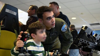 Πολεμική-Αεροπορία:-Παιδιά-έγιναν-«πιλότοι»-f-16-και-f-35-με-προσομοιωτές-και-Εικονική-Πραγματικότητα