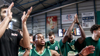 Καρδίτσα-–-Παναθηναϊκός:-Οι-παίκτες-του-Αταμάν-πήγαν-στην-κερκίδα-και-πανηγύρισαν-με-τους-οπαδούς-του-«τριφυλλιού»